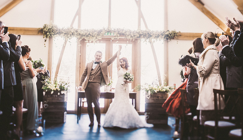 creative wedding photography barn